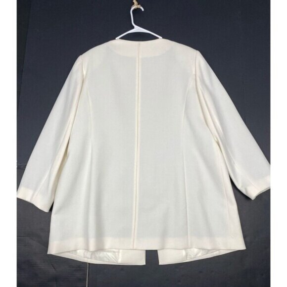 Tahari Arthur S. Levine Women's Size 18 W Ivory Long Blazer with Pockets - Picture 3 of 11